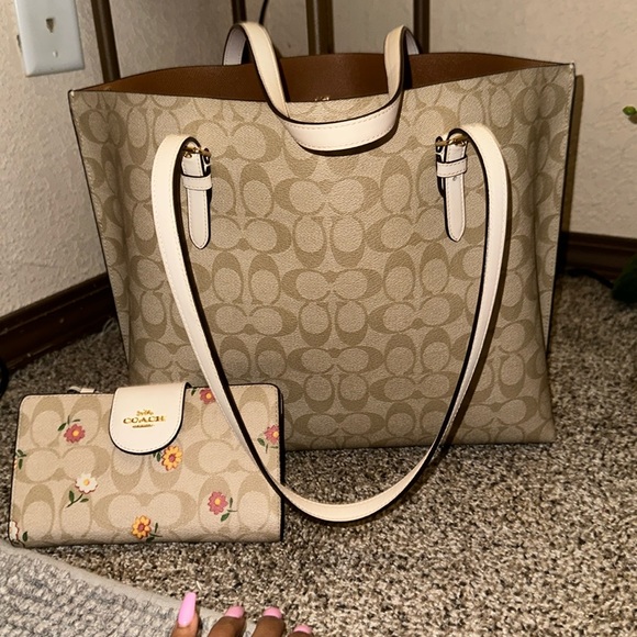 Coach bag and matching wallet - Picture 1 of 3